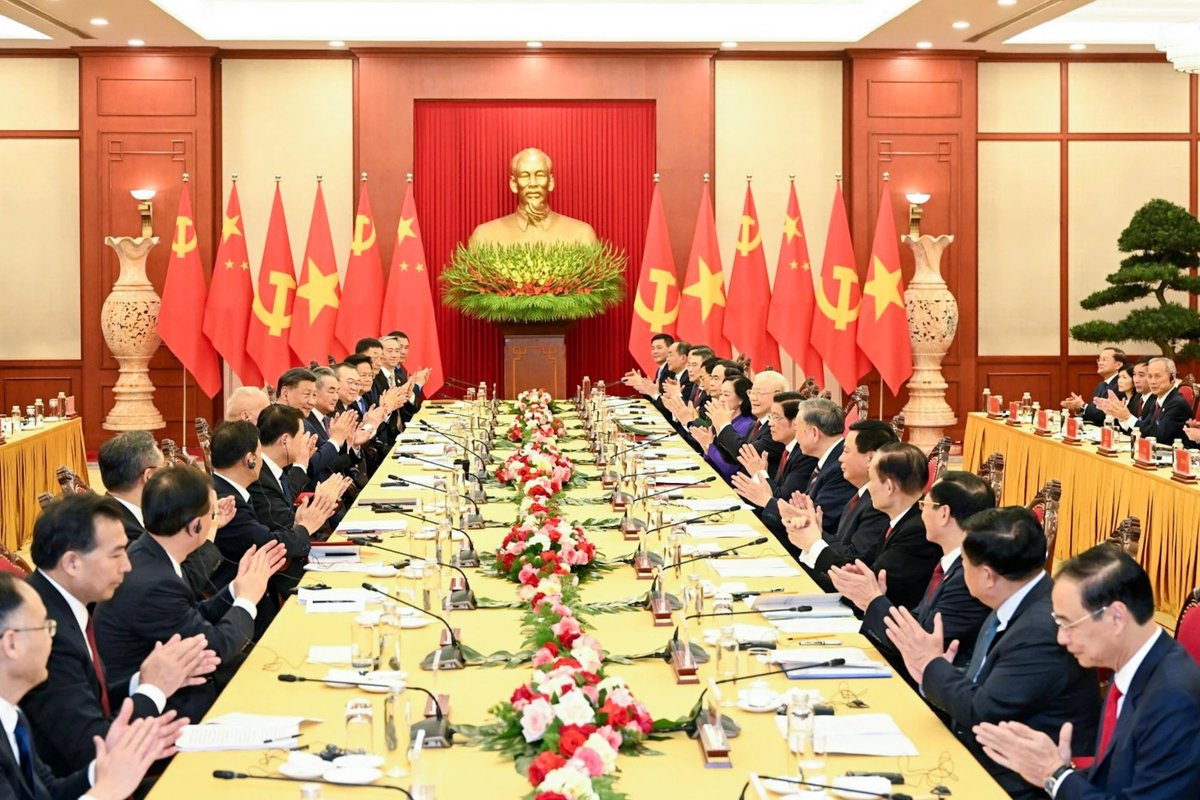 [THREAD] What’s in the latest Vietnam - China joint statement? Here are the 10 key points with maritime focus.