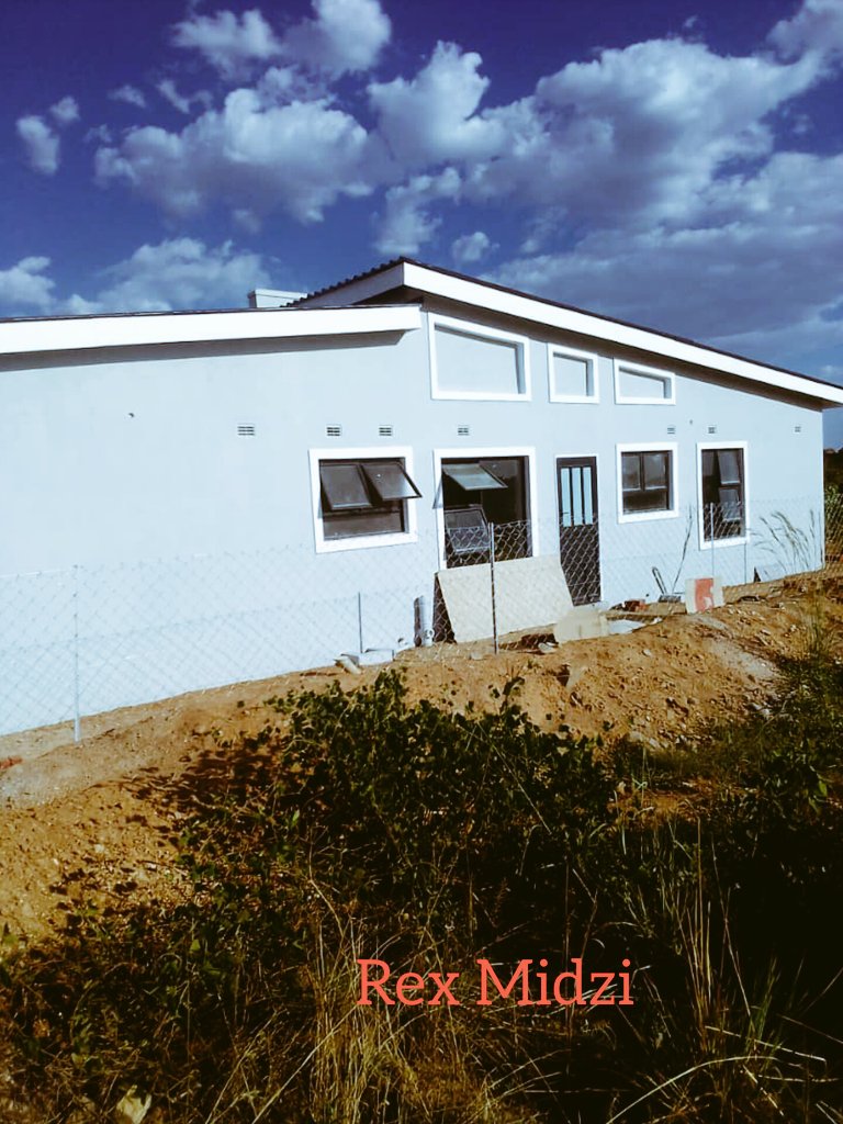 Adelaide Park Rentals Phase 3 We have just completed our first 4 units 2 bedrooms open plan lounge & Kicthen 1 bathroom Rent - USD 250 / 2024 DM for details .Please RT our next tenant could be on your TL Yours Rex Midzi Sector Six Chairman 😎 @KuraChihota @SANDEJAQ