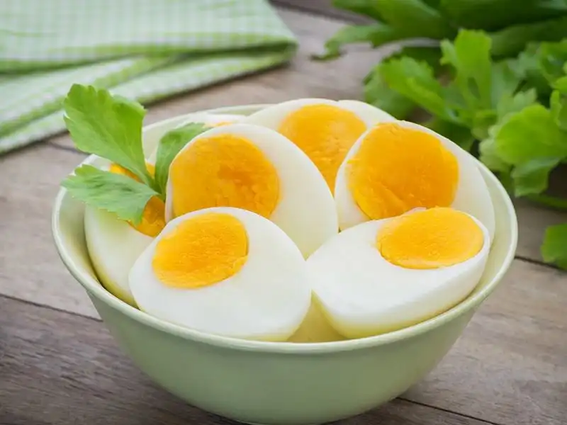 Yumurta Yaşlanmayı Geciktiriyor!
Günde iki yumurta yiyen 35-40 ya arası kadınların yüzde 87'sinde yaşlılık lekeleri kayboluyor ve cilt kendini yeniliyor. Erkeklerde ise göz cevresindeki kırışıklıklar gözle görülür sekilde yok oluyor.

• Bağışıklık sistemini güçlendirir.
• Kas…