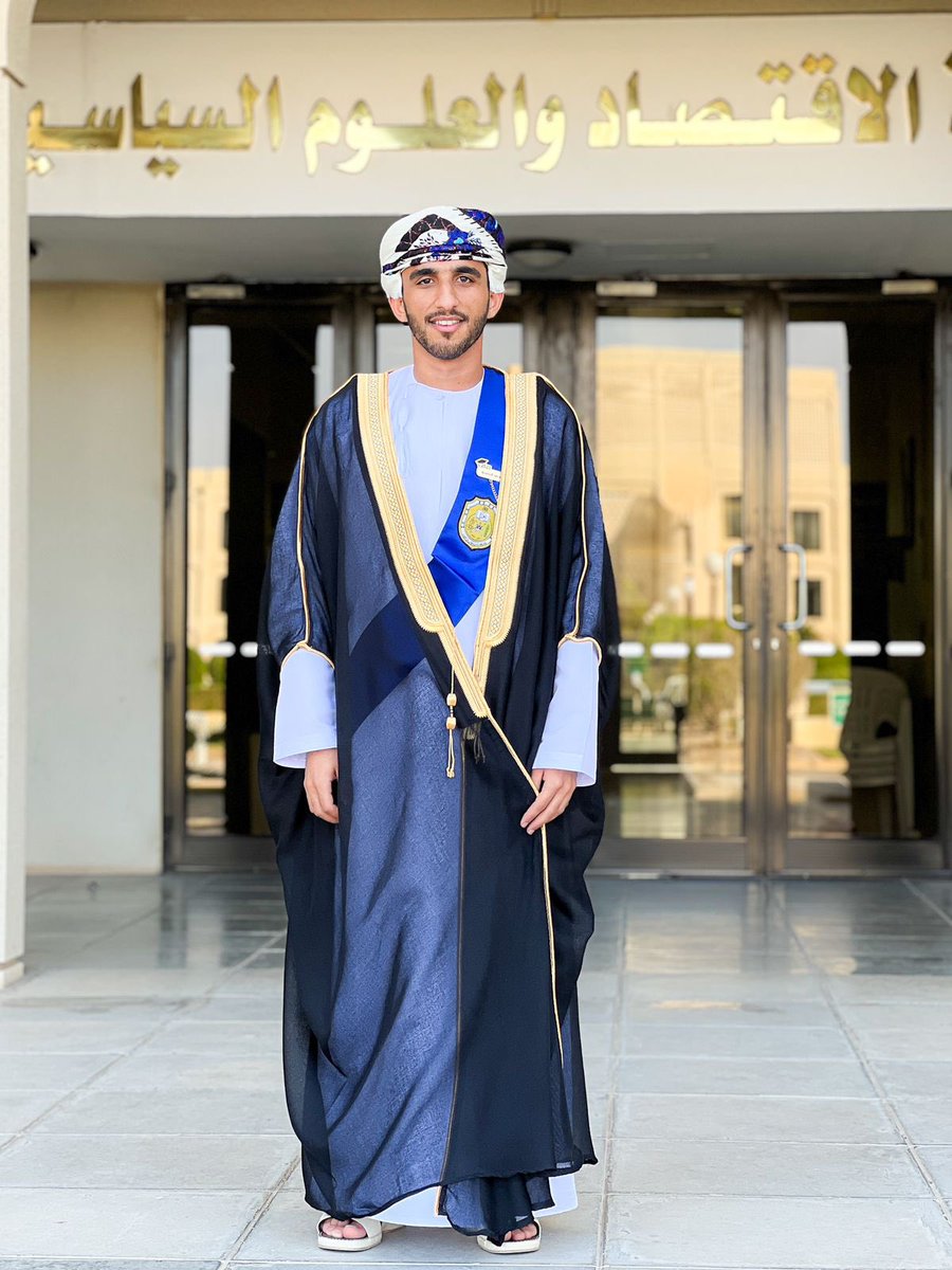 moh__d_'s tweet photo. بفخر وسعادة، أعلن أنني قد تخرجت رسميًا من الجامعة! 🎓✨ لقد كانت رحلة رائعة مليئة بالتحديات والنجاحات. شكرًا للعائلة والأصدقاء على الدعم اللامتناهي. متحمس جدا لاستكشاف طرق جديدة لتحقيق النجاح والأحلام.❤️🙏 https://t.co/ZxLqjOl3Ek