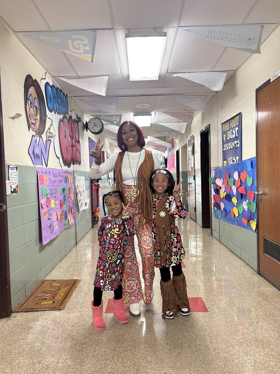 Yesterday we celebrated the 70th day of school with peace & love! I love experiencing these moments with my mini’s! #PrideAtTheFort #Momsasprincipals ☮️💚