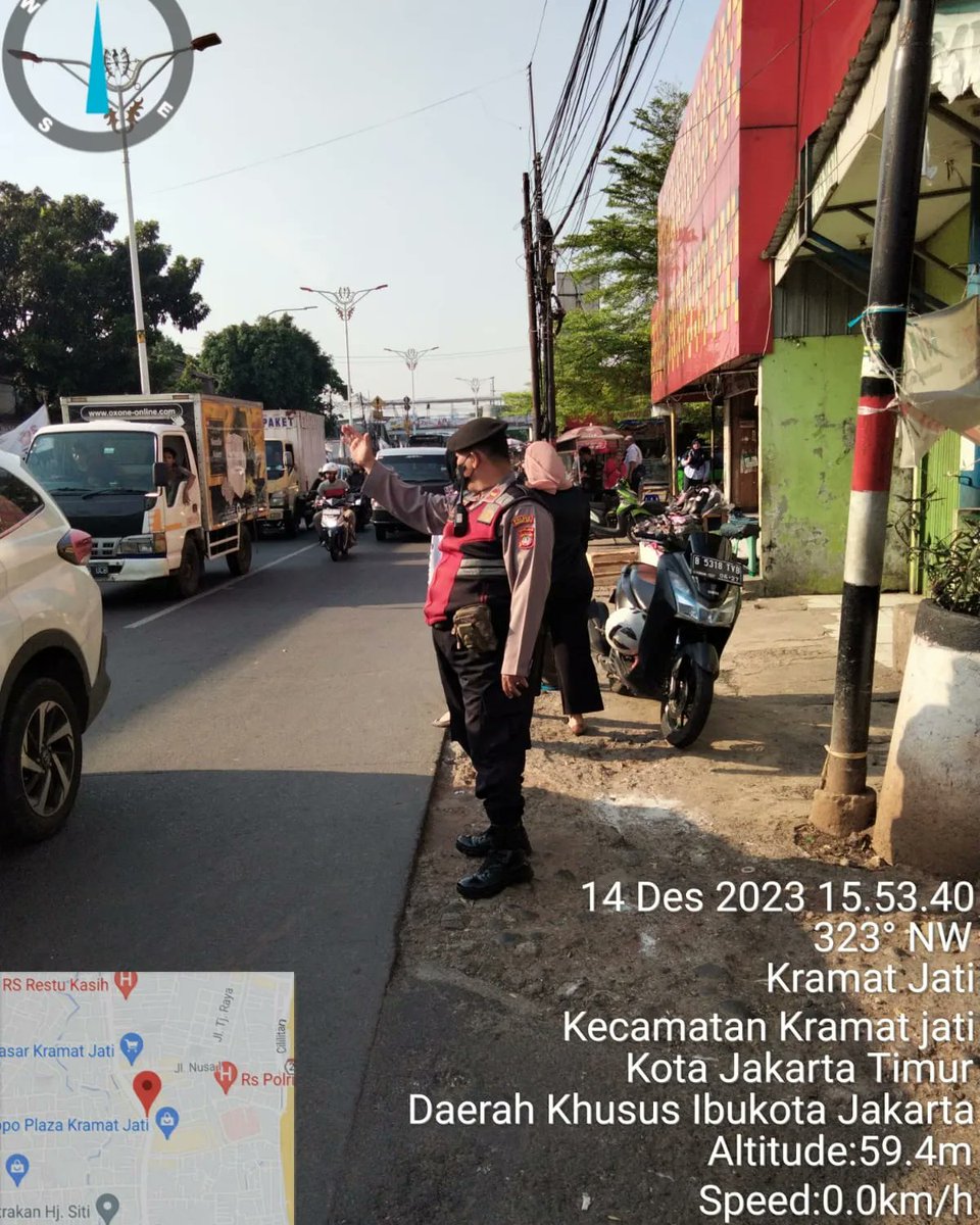 KramatJa3's tweet photo. Giat personil Polsek Kramat Jati melaksanakan protap gatur lalin sore hari antisipasi kemacetan arus lalu lintas di wilayah hukum Polsek Kramat Jati

Kamis 14/12/2023
#jagakramatjatikampungkita https://t.co/KnzPFL9qIh