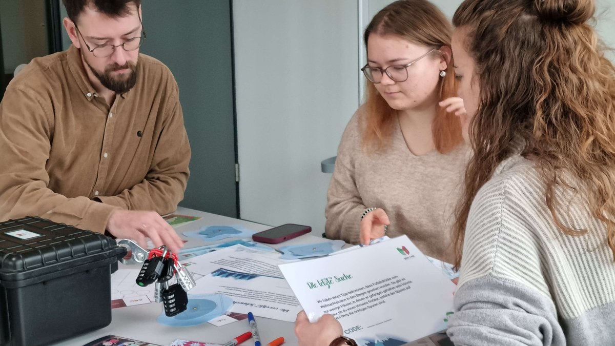 Das war der letzte Promotionszirkel für dieses Jahr. Zum Abschluss gabs einen #Xmas #escaperoom. Ich freue mich, dass ihr mit einer mega Motivation gerätselt und euch gegenseitig gepusht habt. Danke euch und frohe Weihnachten! 

Ihr habt den Weihnachtsmann gerettet 😉🎅 #twlz