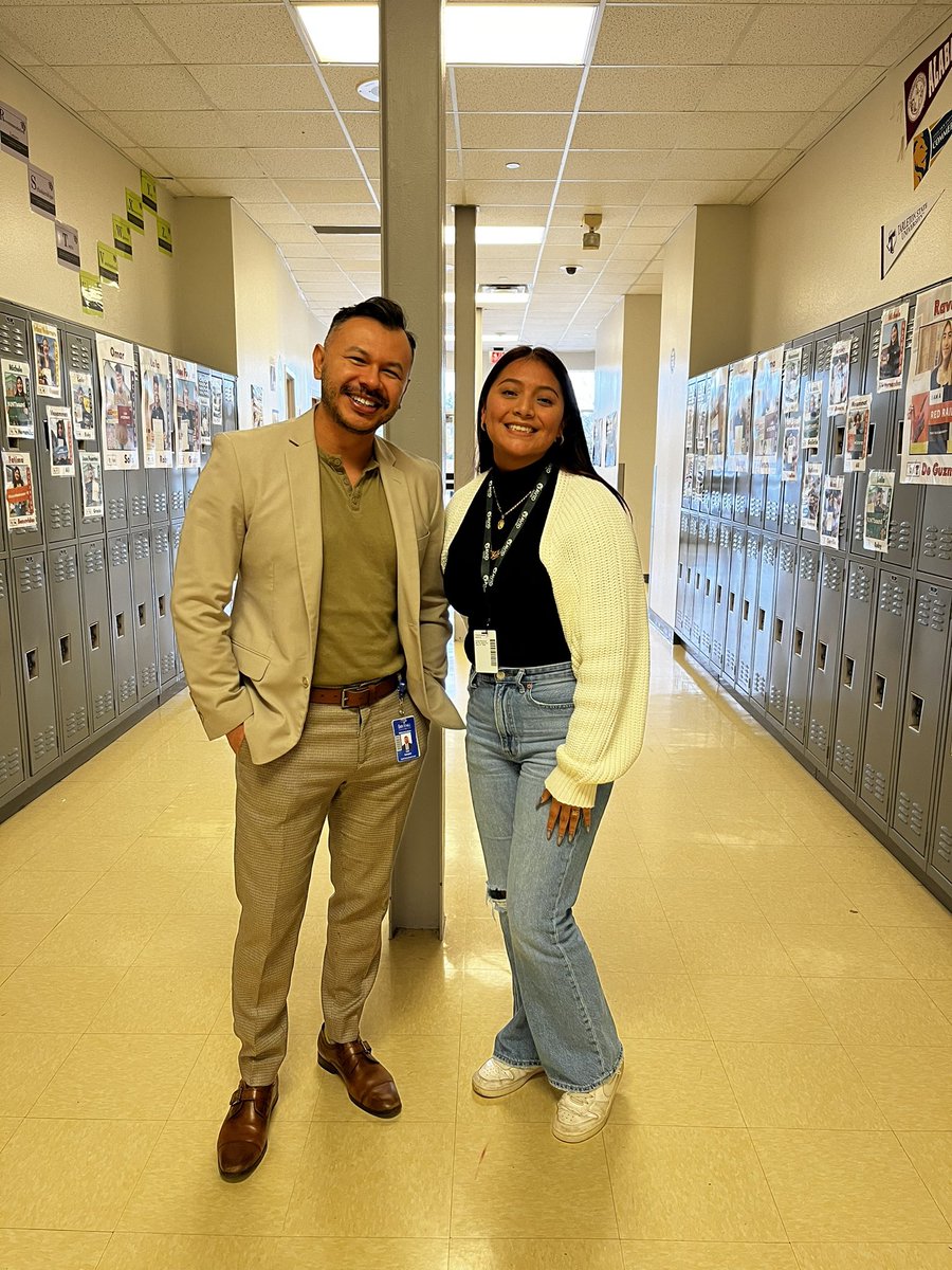 LiteraryMrG's tweet photo. Nothing makes me happier than seeing former students being successful. I ran into Natalie, @IrvingHigh class of 2020. She’s graduating early from UNT because of all her AP credits—including #APEnglish! Can’t wait to hear about all the great things you do, Natalie! Congrats! 🎉 🥳 https://t.co/H7xUbBxbgU