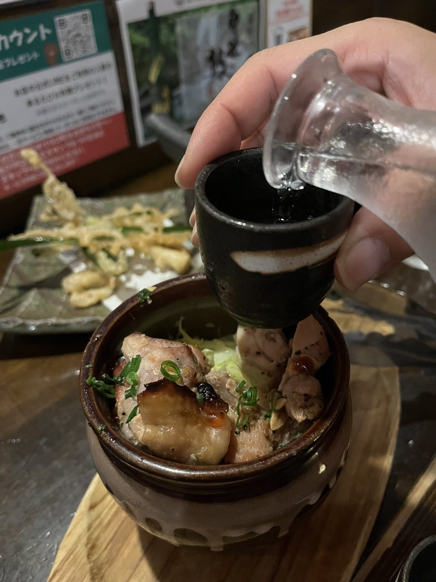koto_create's tweet image. じんのすけ焼きLove。

#六方じんのすけ さんで #栄光富士 さんの #HYPERNOVA をいただく。極超新星ですよ！日本酒度マイナスで飲み口甘いのに、スッと口の中からいなくなる。

あ、無限人参はコトさんの大好物です。
じんのすけさん、白笹鼓飲めます。

#秦野晩酌紀行