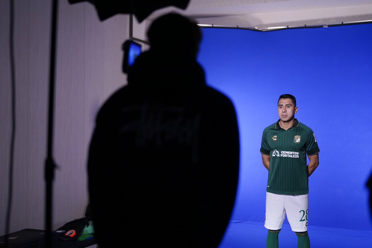 clubleonfc's tweet photo. REGALAZO 🎁

Que pase a tomarse la foto el que está celebrando su cumpleaños 2️⃣8️⃣ en el Mundial de Clubes.

¡Felicidades, querido @AvionRmz! ✈️

#SerFieraEsUnOrgulloMundial 🦁
#ClubWC 🇸🇦
@fifaworldcup_es 🏆 https://t.co/9RoVrBl32N