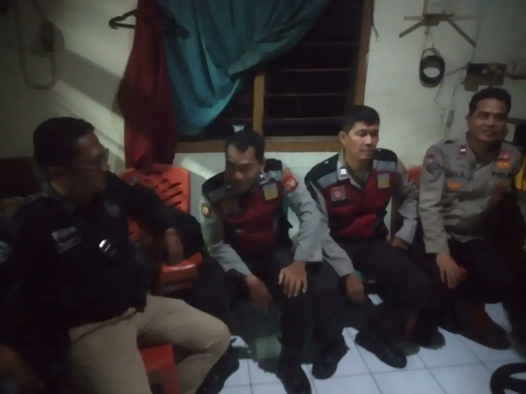 KramatJa3's tweet photo. GIAT KAPOLSEK KRAMATJATI KOMPOL RUSIT MALAKA https://t.co/vWOcTyuGUg, DI WAKILI OLEH PADAL IPDA  HEN HEN SOPIAN MELAKSANAKAN SAMBANG POSKAMLING DI RW 05  KEL. BALEKAMBANG KEC. KRAMATJATI JAKARTA TIMUR

Rabu 13/12/2023 https://t.co/64otkUwecw
