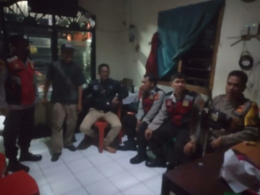 KramatJa3's tweet photo. GIAT KAPOLSEK KRAMATJATI KOMPOL RUSIT MALAKA https://t.co/vWOcTyuGUg, DI WAKILI OLEH PADAL IPDA  HEN HEN SOPIAN MELAKSANAKAN SAMBANG POSKAMLING DI RW 05  KEL. BALEKAMBANG KEC. KRAMATJATI JAKARTA TIMUR

Rabu 13/12/2023 https://t.co/64otkUwecw
