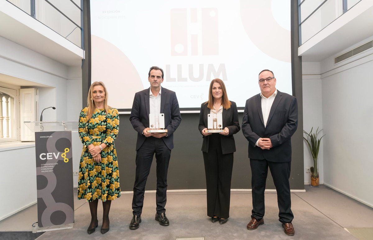 CEV_CV's tweet photo. 👥 Hoy hemos reconocido la gestión preventiva bien hecha de @Aquaservice y @infoagamed en los XV #PremiosLLUM. ¡Enhorabuena!👏👏

🏆 Aquaservice: Trayectoria Empresa Segura
🏆 AGAMED: Trayectoria Empresa Segura-Pyme

📰 https://t.co/MdmCoOIxtc https://t.co/rPxZmsVBpZ
