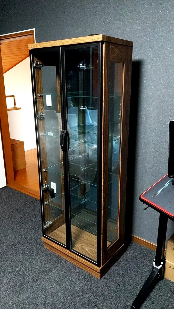Producer_168's tweet photo. 久々に部屋片付けたので、今年はじめの引越しからのbefore→after
独身貴族ゆえのオタ部屋が完成しつつある。しかも、明後日のクリスマスイベでまたグッズが増える予定なので飾る場所考えないといけない #ゆきすと https://t.co/jaYbFLmoYG