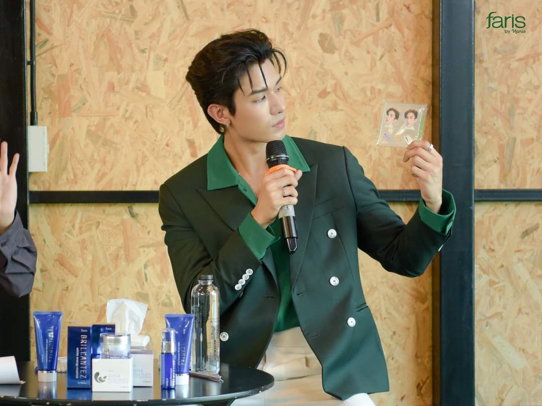 SiraphopAholic's tweet photo. 📷 Facebook : faris by naris
: 💚 มาช้าแต่มาแล้ววกับภาพความน่ารักของแดีดดี้ “เน็ต สิรภพ” ถือเป็นการปิดไลฟ์ประจำปีนี้ได้อย่างมีความสุขและสนุกสนานมากๆเลยค่ะ #BlinkBrightwithNet #FarisByNaris #FarisxNet
🔗https://t.co/OK7ZkKyMtM
@netsiraphop
#netsiraphop https://t.co/hZvm73BR9n