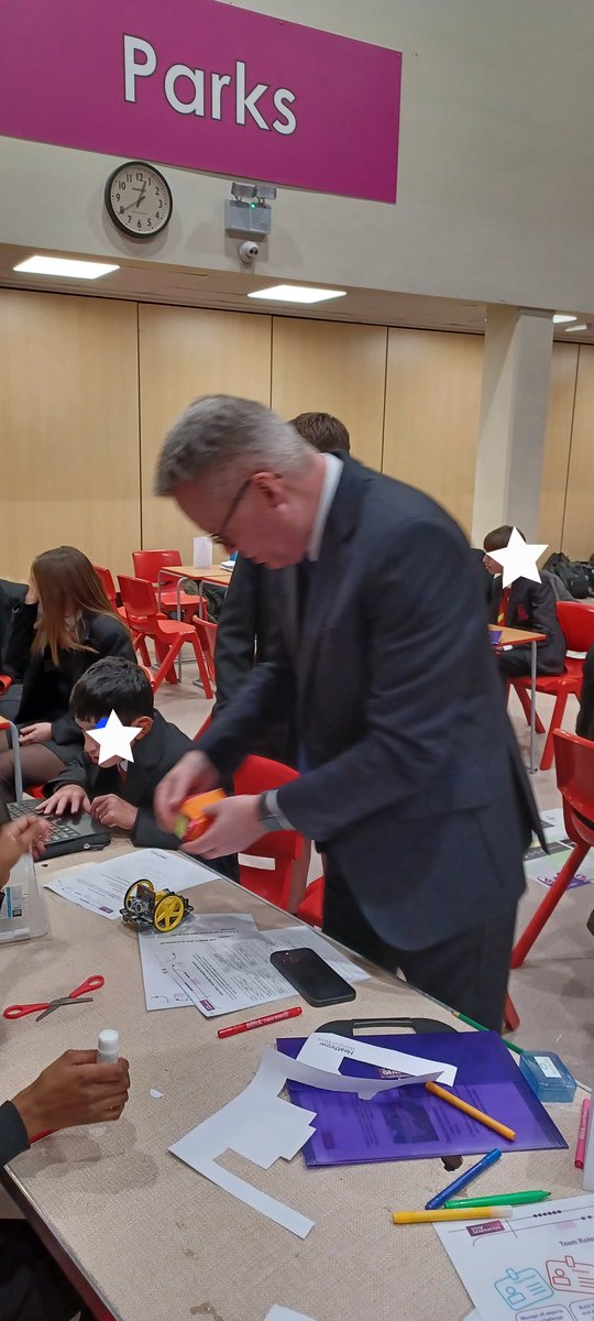 #Year8 <a href="/HighcrestAc/">Highcrest Academy</a> has wowed #business #volunteers from <a href="/HeathrowAirport/">Heathrow Airport</a> #Heathrow with their positive mindsets on the #STEM Generation Challenge today , everyone got involved including Headteacher Mr Burke! @ learningtowork