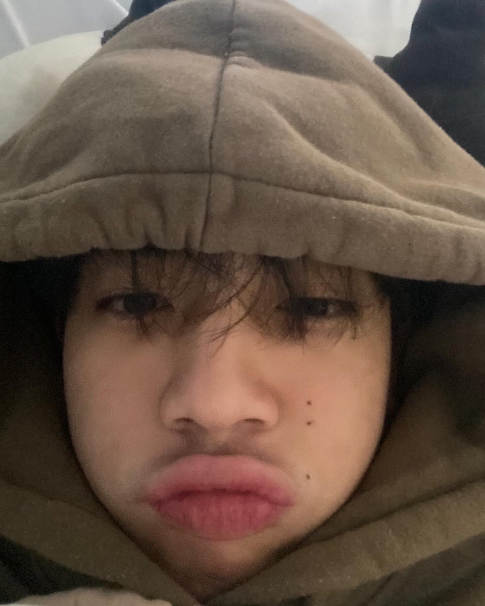 ashxlholic's tweet photo. MISS YOU NE! ๐ปโโ๏ธ
WINTER ASH BEAR
#ToothpasteSelcaDay
#ToothpasteTurned18 #AJAA
#AJAA_ASH @toothplate7_ https://t.co/hhLBLWgGuz