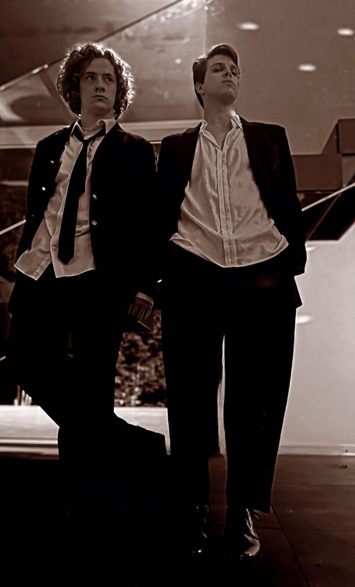 вроде мрак, а не такой уж и мрачный.