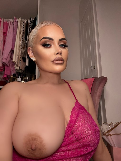 If you can guess my boob size, I&rsquo;ll give you a FREE dick rate, waiting for you in the comments. 😉 https://t<a href="/tag/breastcancerawarenessmonth"class="tags"><span>#breastcancerawarenessmonth</span></a>