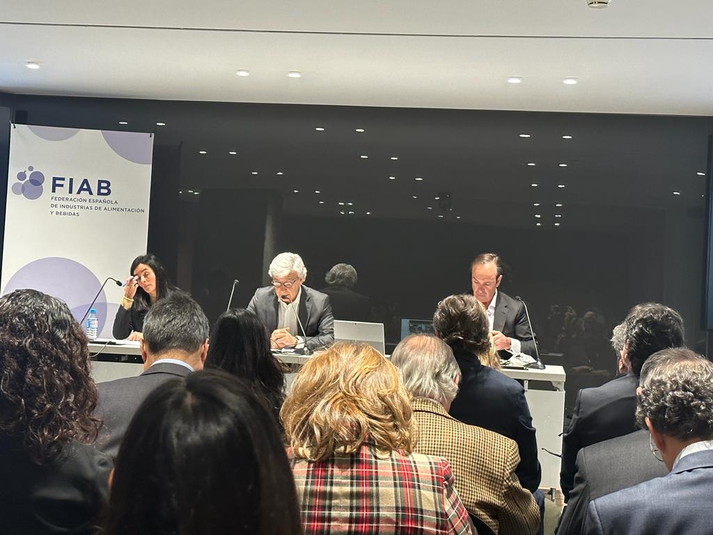 Hoy en la Asamblea de <a href="/esFIAB/">FIAB</a> damos las gracias a Isabel Martínez #Panamar por el trabajo desarrollado estos últimos años y deseamos suerte y éxitos a Jordi Morral <a href="/europastry1987/">Europastry</a> que se incorpora al Comité de Dirección