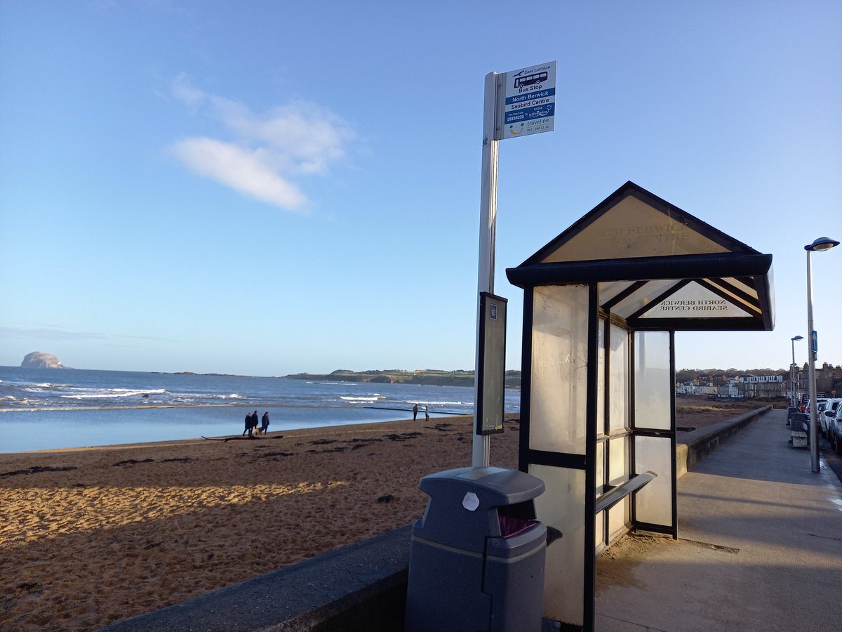 DrumBraeBusStop's tweet photo. #BusStopsOnTour Fabulous North Berwick blowing the cobwebs away. This is one lucky bus stop relative with such a wonderful view.  Job swap???? https://t.co/X5WXigN9u8