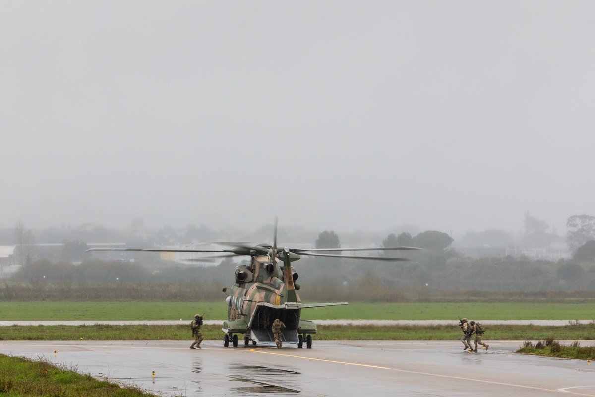 defesa_pt's tweet image. A @EUDefenceAgency entregou os seus programas de formação de helicópteros de longa duração ao centro #MHTC, em 🇵🇹
👉 shorturl.at/bhpAR