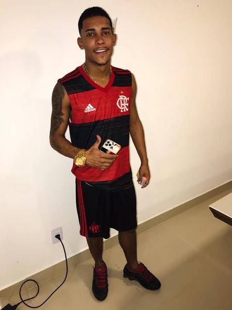 “já comprou sua roupa de natal e ano novo?”

sim kk