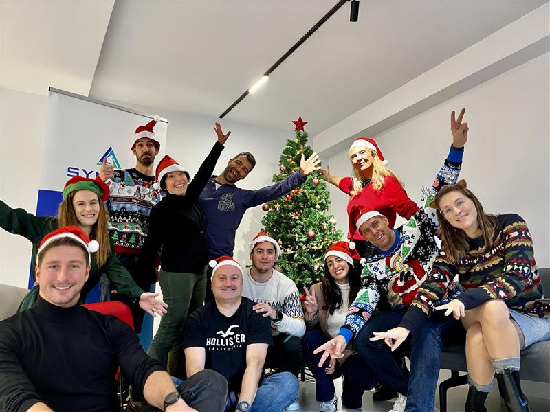 SyntaxSystemsES's tweet image. Desayuno Navideño en las oficinas de Barcelona y Madrid por el December Challenge en Iberia.🎄
Esta iniciativa incluye la recogida de juguetes para ayudar a los niños de la sociedad oncológica Fundació Villavecchia que se encuentran en diferentes hospitales de España.✨
#Syntax