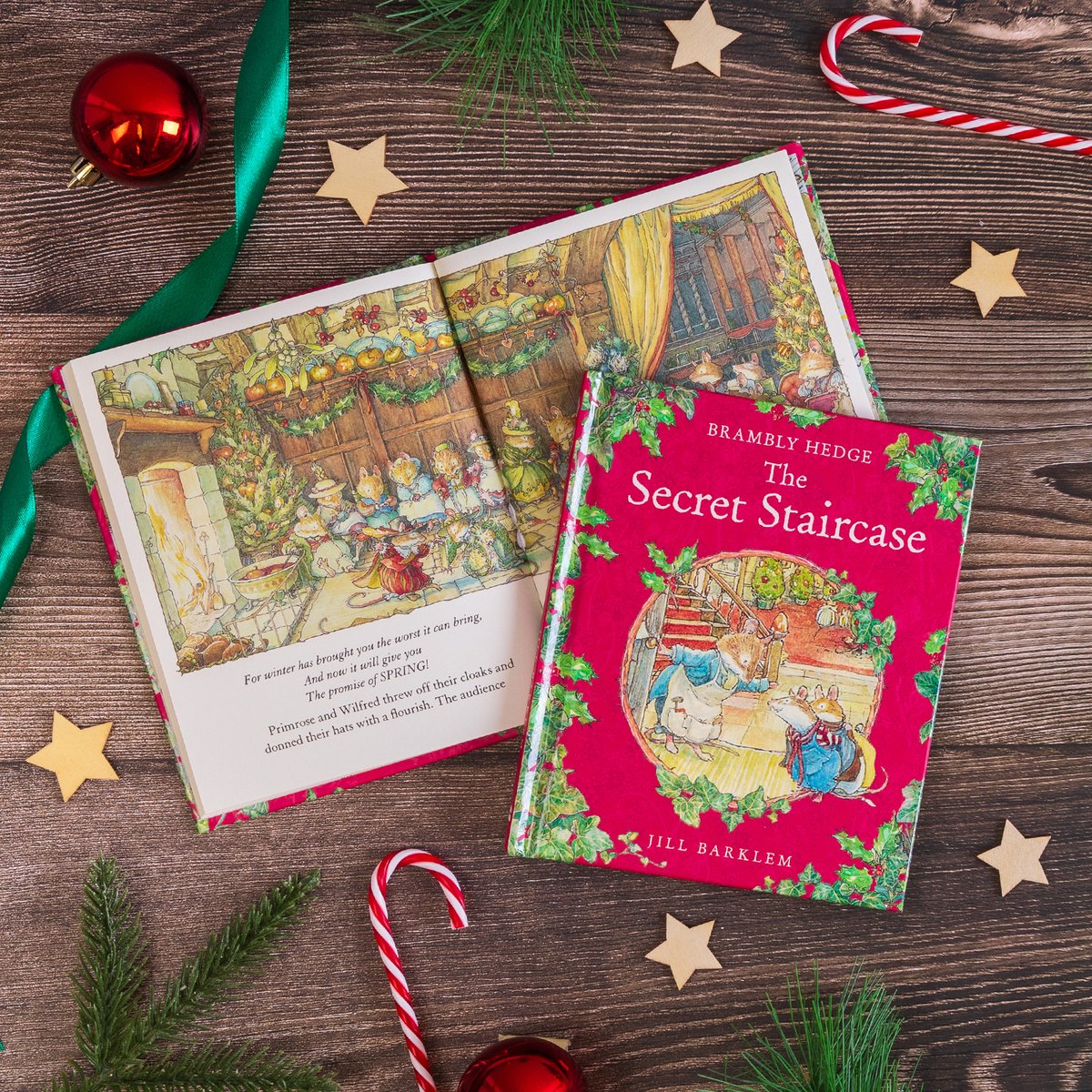 🎁HarperCollins Children’s #ChristmasCountdown🎁 ❄Join the Brambly Hedge mice in their traditional midwinter festivities in The Secret Staircase by Jill Barklem, a wonderful cosy classic celebrating its 40th anniversary this year!🐭 @bramblyhedge_ #SecretStaircase40