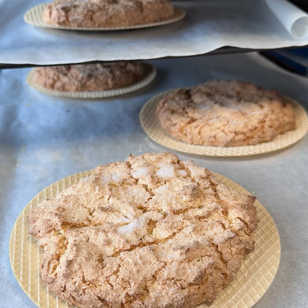 La coca cristina es una de las más típicas y en La Tahona la elaboramos con productos de primera calidad
¡Te esperamos!
Cabanyal 963712005
Serrería 963551376
Xúquer963602515
#panaderiasvalencia #latahonadelabuelo #artesanosdelpan #cocacristina #dulcenavidad