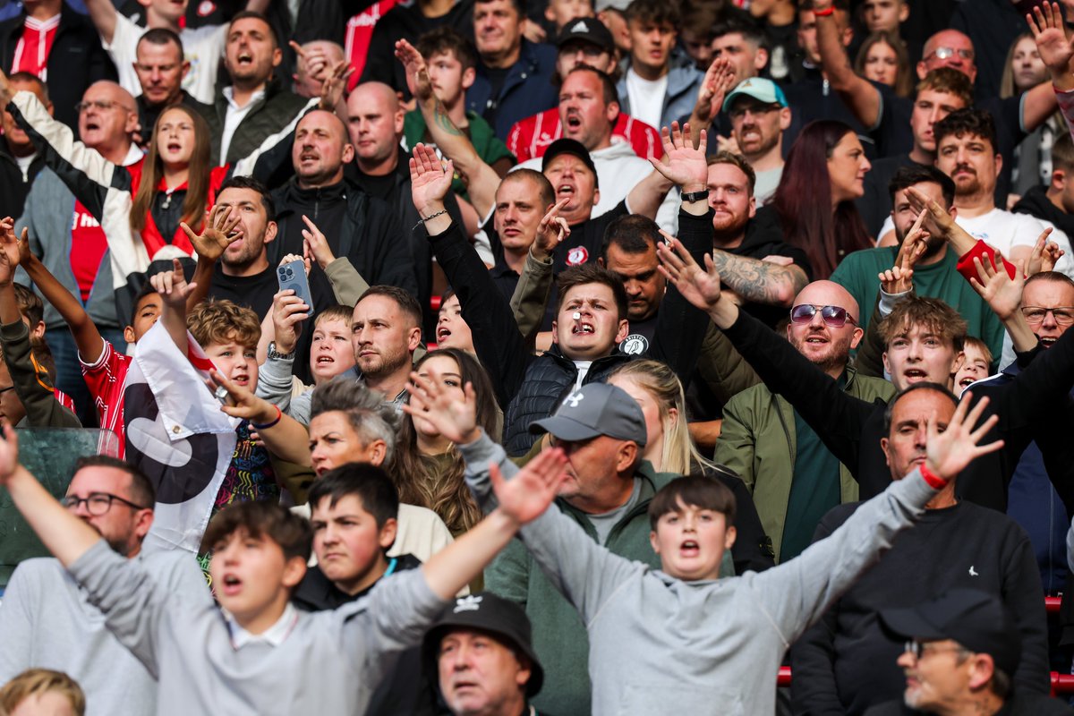 BristolCity's tweet photo. Want to win a £100 voucher for the Bristol Sport Store?

We're looking for two supporters to take part in an exciting half-time challenge on Saturday! 🎅

Supporters must be aged 18 or over, simply repost to enter! 🔁 https://t.co/VXviyFg2wZ