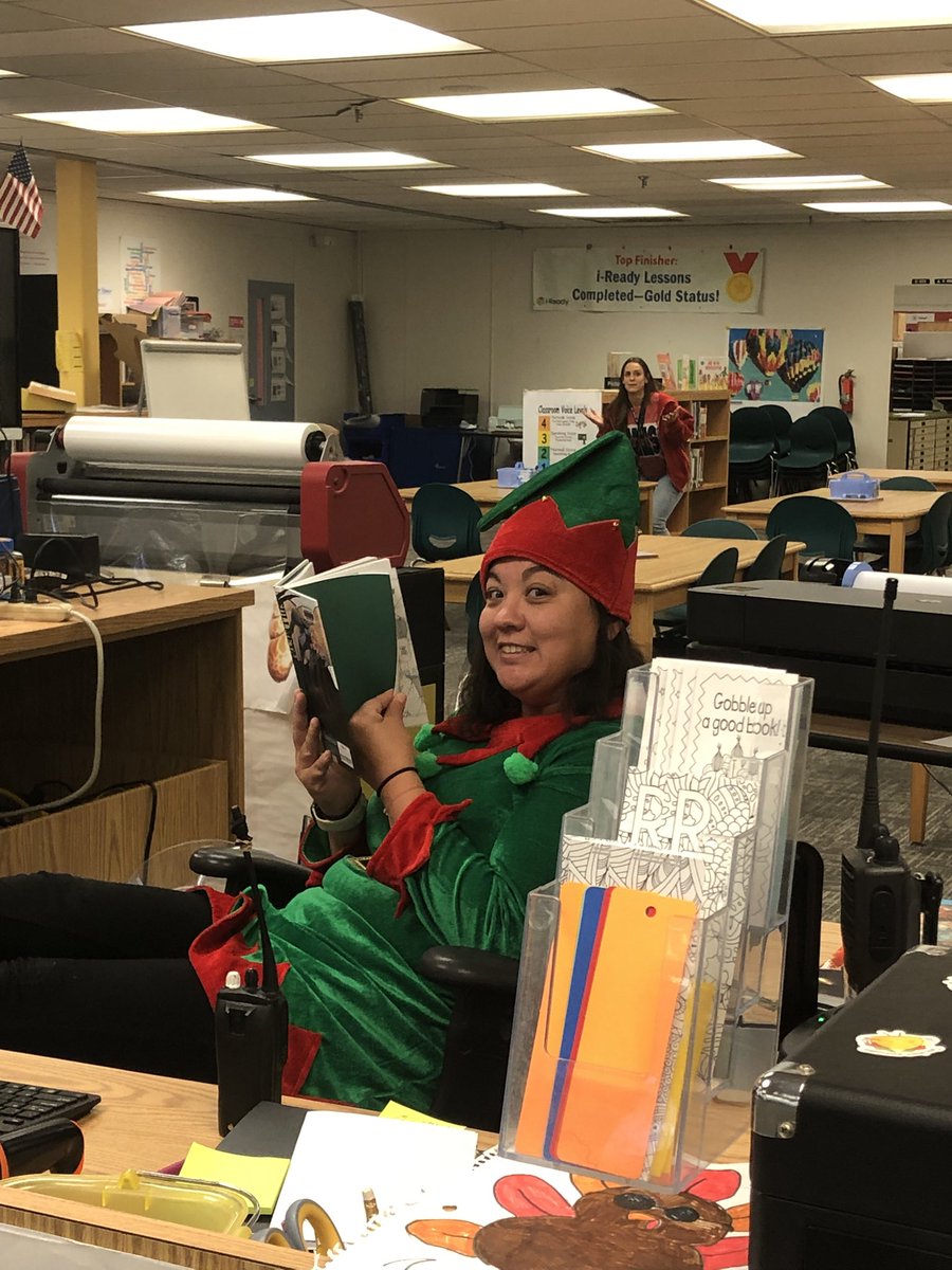 ommsaacps's tweet photo. Day 9: Chan Chan the Elf was helping check out books in the media center. Make sure you all stop by media to see Mr. Mauro and Mrs. Osborne and get your books before the holiday/winter break ๐๐
#beyondgrowsucceed
#AACPSAwesome
#PatriotPride
#Chanchanreadssoshouldyou https://t.co/cNBPsxr0RR