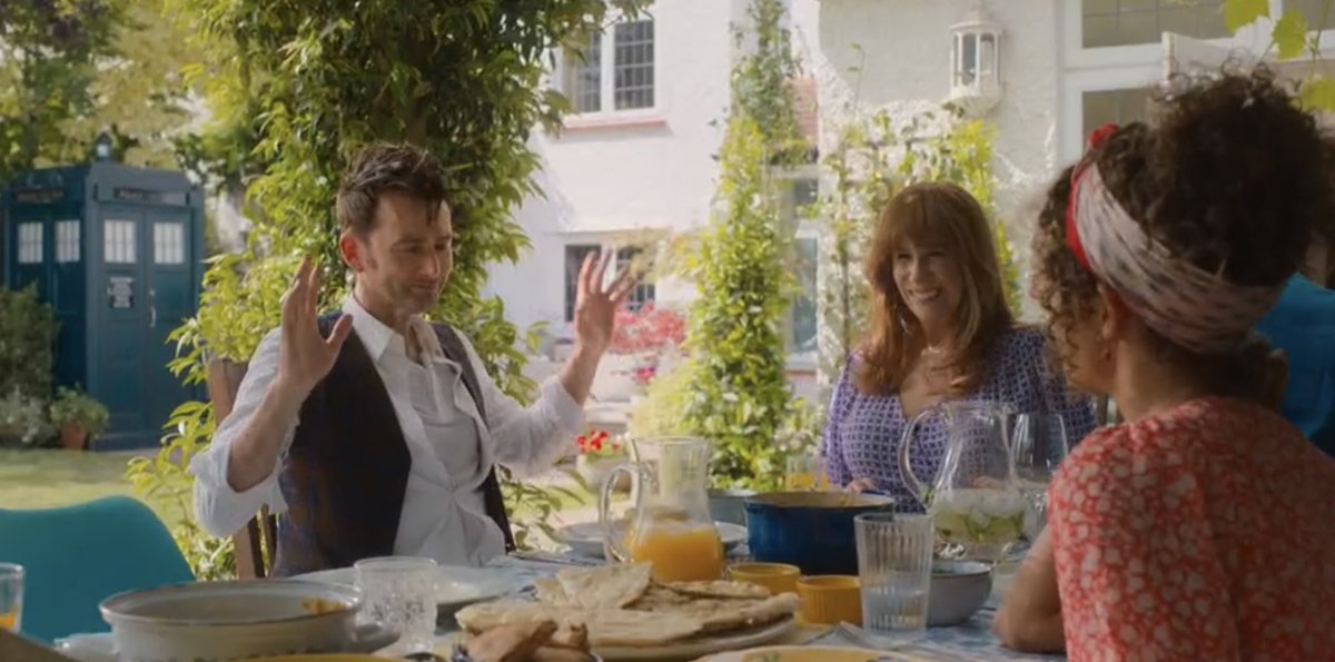 TenTennants's tweet photo. GOD LOOK AT HIS - YES HIS - HOUSE THATS HIS HOME HE PICKED IT HE FILLED IT WITH PRETTY FLOWERS I’M DYING https://t.co/QZ1RZejX9H