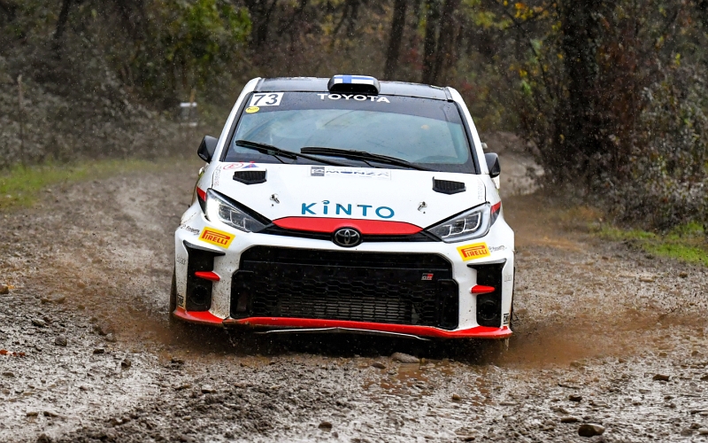 Henri Timosella värikäs ulkomaan debyytti - "Sammutusvaahdot sylissä koitettiin ajaa" ➡️ urheiluuutiset.com/henri-timosell…

#RallyMonza #Toyota #GRYarisCup 

📸 Fabrizio Buraglio