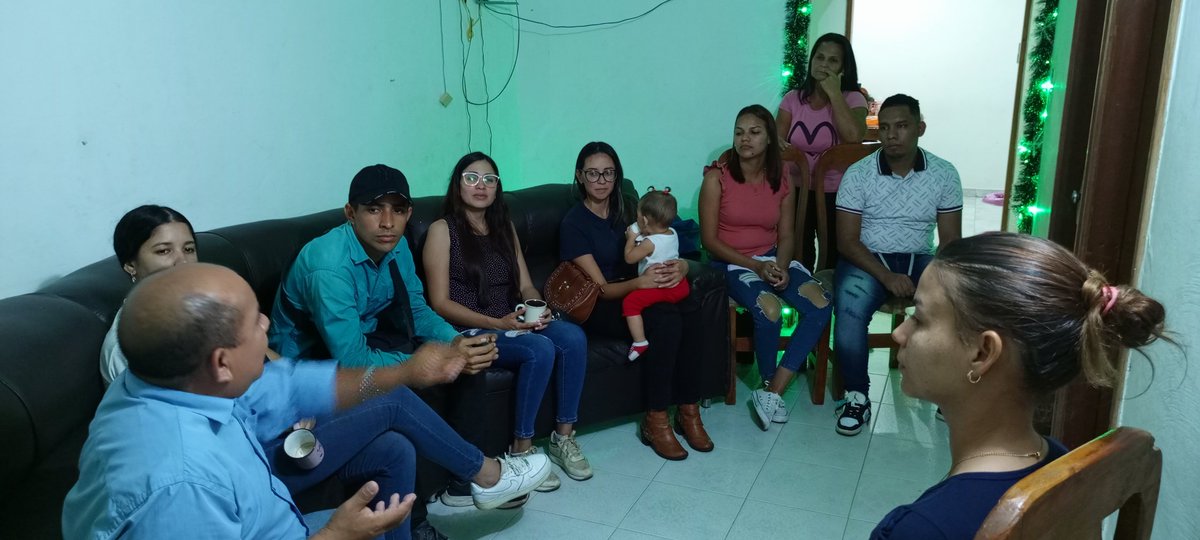 HecmarysV1209's tweet photo. #14Dic| Ayer en reunión con la Sec. Juvenil seccional y parte de su buró se converso acerca del papel que ellos representan para el cambio en nuestro país.
¡El presente y futuro les pertenecen!
AD juventud! AD juventud!
#ADMonagas
#LEMPresidente https://t.co/co4wvzHEVy