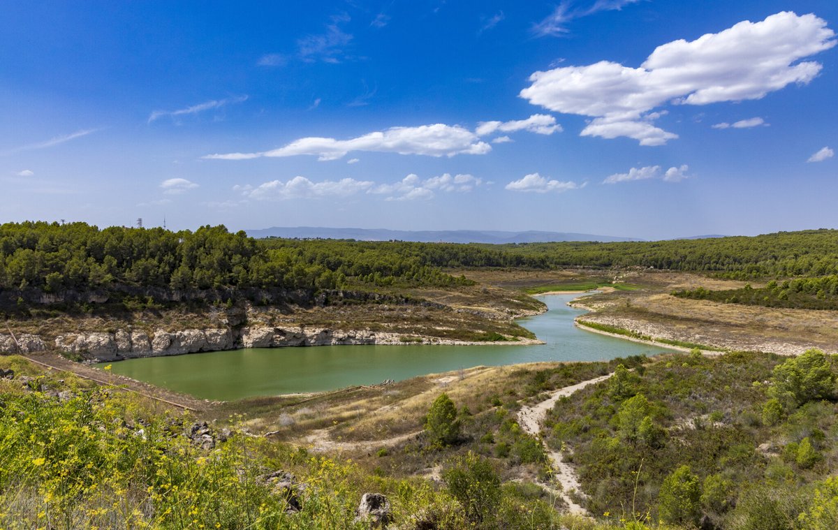 GEOfr's tweet photo. En Moselle, un lac artificiel sort de terre par surprise dans une ancienne carrière
➡️ https://t.co/dQ6UNwrOHd https://t.co/0Rb8aJPoDI