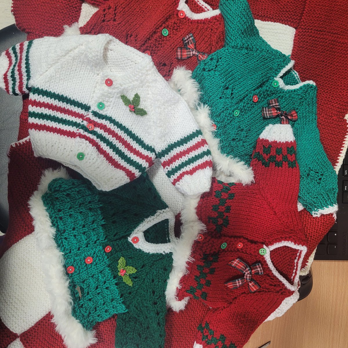 The wonderful Kilworth Active Retirement group Co Cork has knit these incredible cardigans, bankets, and hats for our Christmas babies. Thanks to Mary Thorpe for sending them in. 🎄 🤶🎅👭