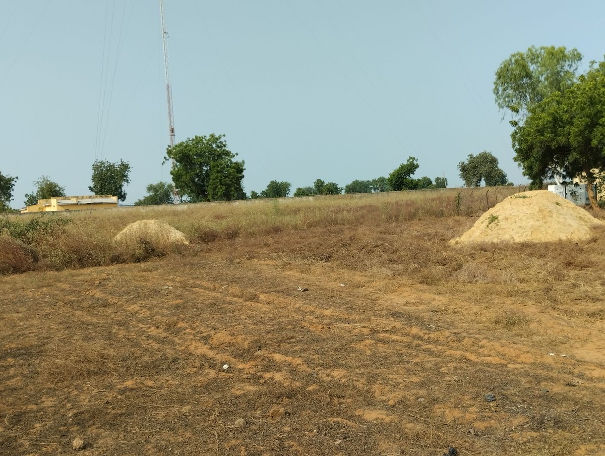 TrackaNG's tweet photo. N8.5m was allocated to the Development of 5 Incubation Unit and Conference Hall at TIC Birnin Kebbi in the 2023 FG Budget. We tracked and report that this project is in its preparation phase.

Sharp sand and other materials have been supplied to the site. We will keep tracking to ensure proper service delivery.