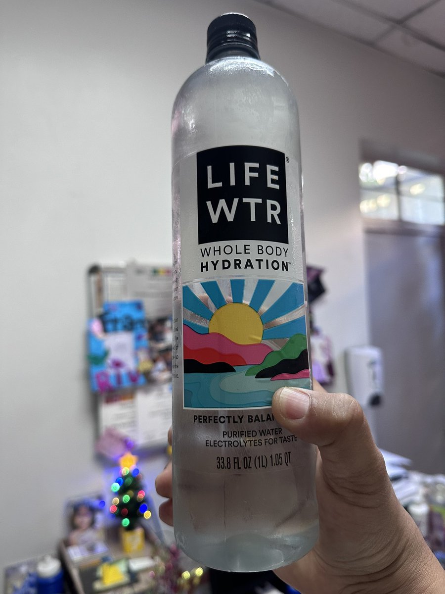 faraniva's tweet photo. #LifeWtr Whole Body Hydratation. https://t.co/4srWwzbhCm