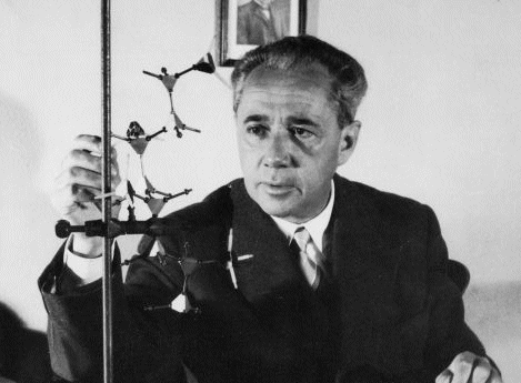 cnr_scitec's tweet photo. "Giulio Natta fu il primo grande scienziato che inaugurò la fondamentale relazione tra accademia ed industria" così Psaro -ricercatore senior SCITEC e Presidente FAST- lo celebra dopo 60anni dal premio Nobel per la Chimica unico italiano ad averlo conseguito in questa disciplina https://t.co/UYDrYlZMAJ