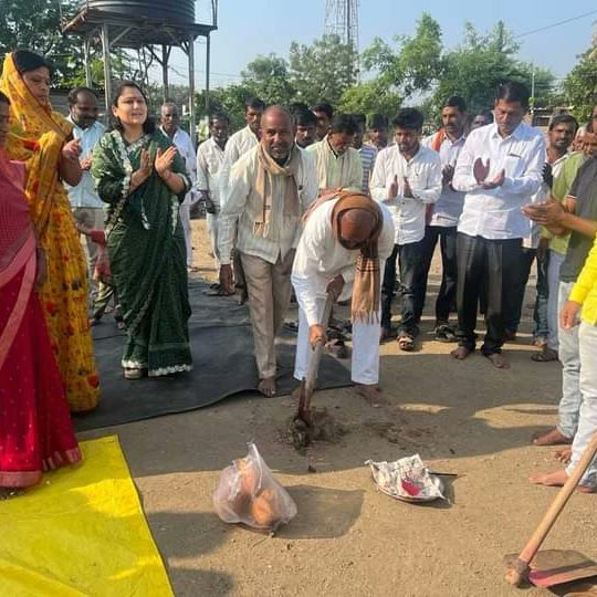 prernawarpudkr's tweet photo. सांस्कृतिक सभागृहाचे भूमिपूजन...!

केकरजवळा ता.मानवत येथील ग्रामस्थांनी आ.सुरेशराव वरपुडकर साहेबांना सांस्कृतिक सभागृहासाठी निधी देण्याची मागणी होती. https://t.co/BUZmLvjkvP