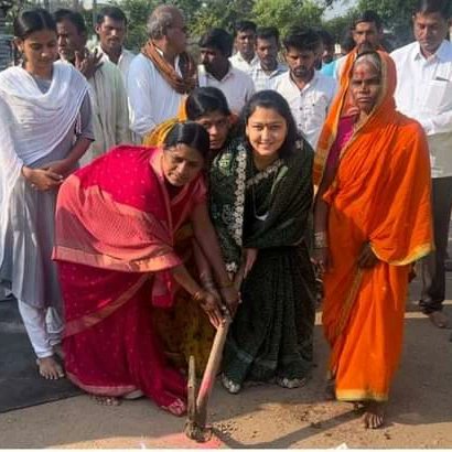 prernawarpudkr's tweet photo. सांस्कृतिक सभागृहाचे भूमिपूजन...!

केकरजवळा ता.मानवत येथील ग्रामस्थांनी आ.सुरेशराव वरपुडकर साहेबांना सांस्कृतिक सभागृहासाठी निधी देण्याची मागणी होती. https://t.co/BUZmLvjkvP