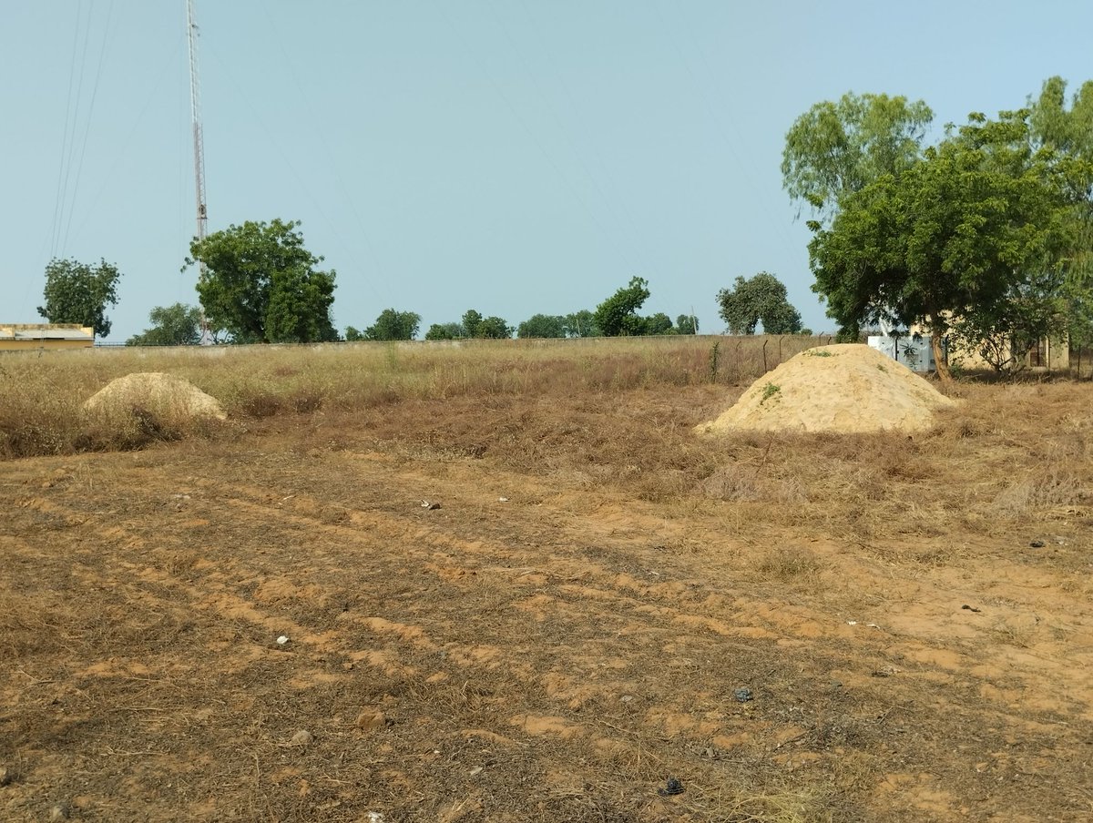 TrackaNG's tweet photo. N8.5m was allocated to the Development of 5 Incubation Unit and Conference Hall at TIC Birnin Kebbi in the 2023 FG Budget. We tracked and report that this project is in its preparation phase.

Sharp sand and other materials have been supplied to the site. We will keep tracking to ensure proper service delivery.