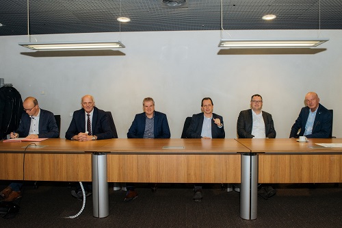 Het convenant samenwerking beheer en onderhoud van de recreatievoorzieningen Veerse Meer is opnieuw afgesloten tussen waterschap Scheldestromen, Provincie Zeeland, Rijkswaterstaat, Staatsbosbeheer en de gemeenten Goes, Middelburg, Noord-Beveland en Veere. bit.ly/3RoF9Gb