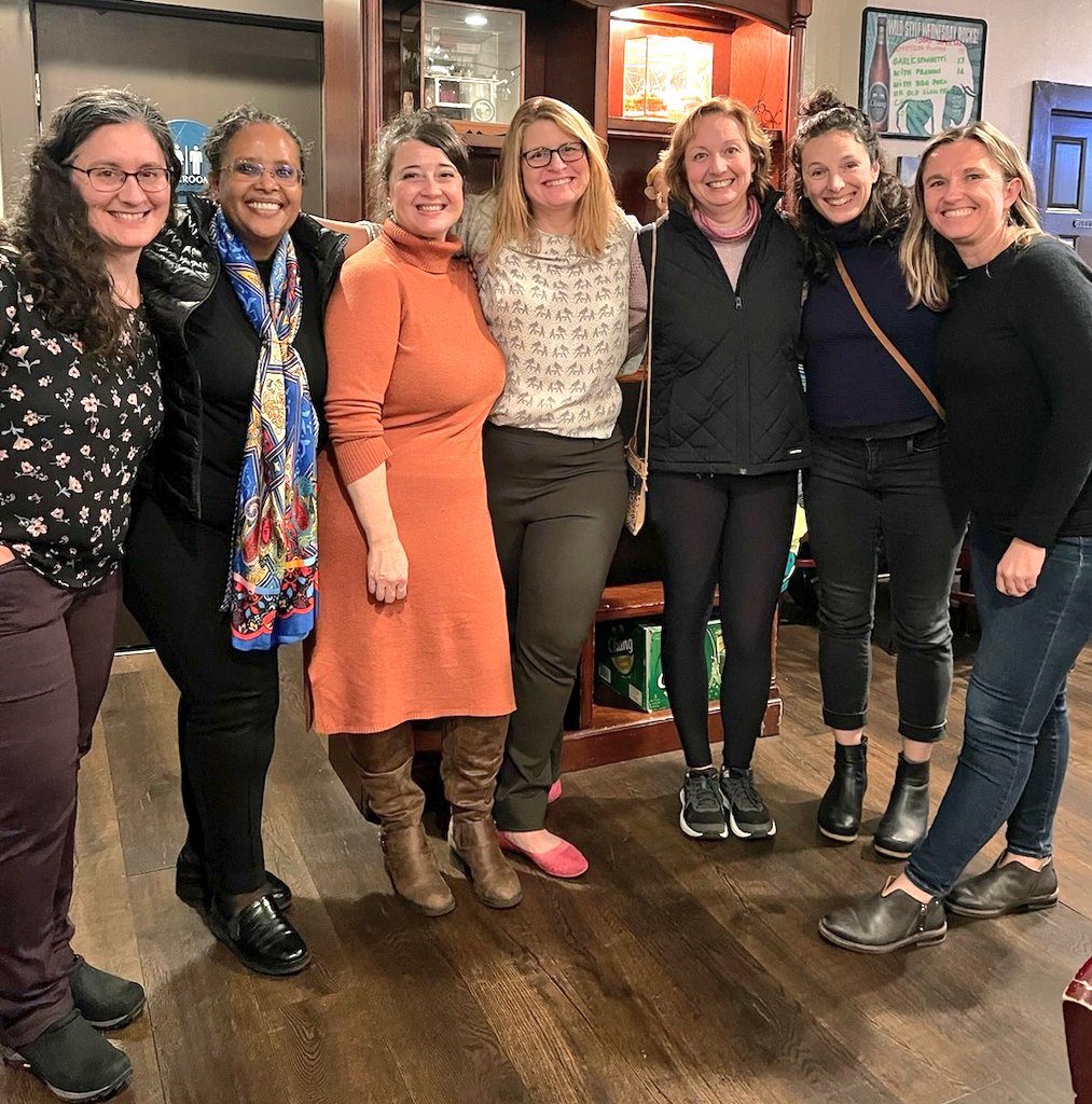 This is what a scientist looks like #biogeofeminists #WomenInSTEM #AGU23 💜