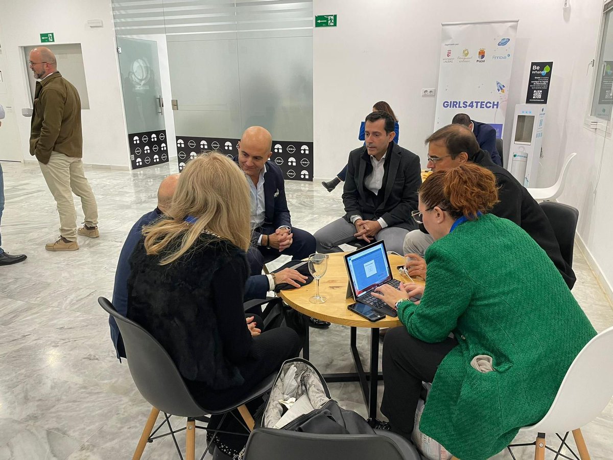 PCTTenerife's tweet photo. Esta semana el #PCTT está en el Congreso Internacional de #Startups en Sevilla.

El consejero de Innovación @JuanjoMarti68 ha realizado una ponencia denominada "Las Oportunidades de Tenerife para el Desarrollo del Ecosistema Emprendedor e innovador"

HILO⬇️ https://t.co/vGVnKv2IEi
