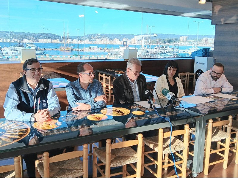 DiputacioGirona's tweet photo. 🌊Presentació de la 4⃣7⃣a edició de la Christmas Race de #Palamós, una de les proves esportives més rellevants de la demarcació.

⛵️Un total de 233 embarcacions de 18 països
🗓️Del 18 al 22 de desembre

✅Amb la diputada de la #DdGi Mònica Alcalà
➕info👉https://t.co/nOICqe3le4 https://t.co/eKa42EdO0V