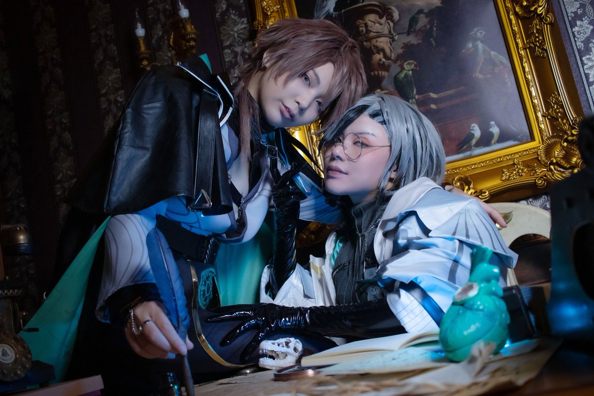 GiottoCosplay's tweet photo. 【COS】【速】

「想碰就大方一點，能讓我舒服的話......想知道的事情也不是不能告訴你。」

–——————————————
   
伊得/透透
攝影感謝/四季
小精靈感謝/星闇
棚景感謝/日京川攝影棚
#新世界狂歡FA #��歛 #錆色國度 https://t.co/5Y0dAgHWJP
