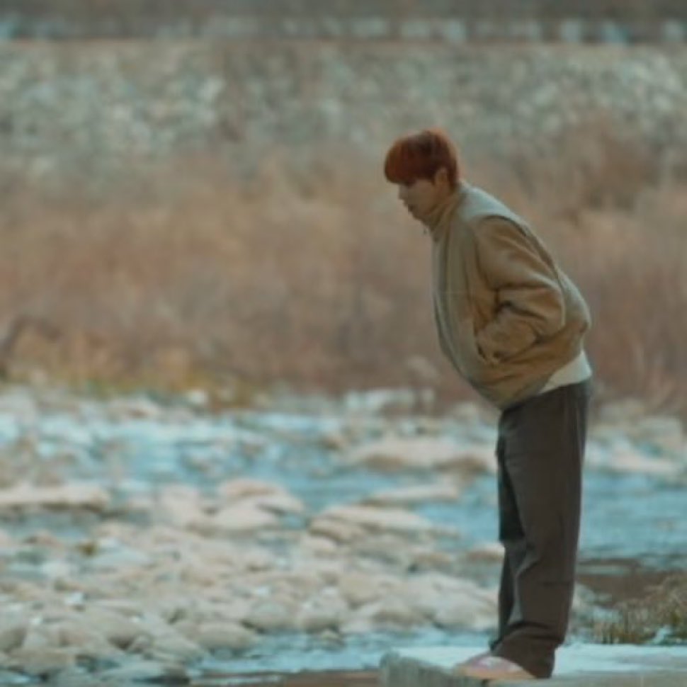 옆에 슬쩍 가서 
뭐봐요 선배? 이러면 여기에 물고기 있을까? 이런 대답 돌아옴