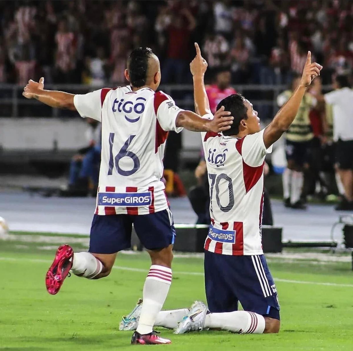 jhoneric10's tweet photo. 🏆⭐️

Hay cosas que no cambian!

#JuniorCampeon https://t.co/sEyOVgC8eJ