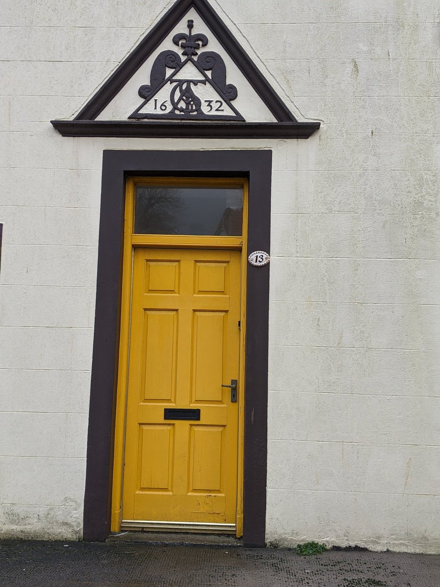 HelSingleton's tweet photo. Doors of the East Neuk of Fife #backonthedoors #AdoorableThursday 
#doorsofscotland
#lookupmore https://t.co/h6nehbv1iv