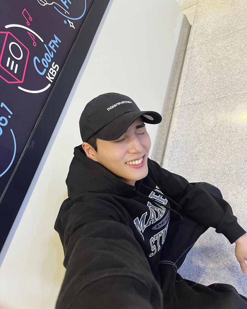 축 영케이 탄신일( ˆ ̳◝ ·̫ ◜ ̳ˆ )
사랑하는 영현이의 생일을 맞이하여
rt 추첨 총 1분께 디네댓모자를 보내드립니다🖤

(국내 참여 한정, 마이데이 한정, 비계❌)

당발은 12월 19일 영현날에 할게요🥰