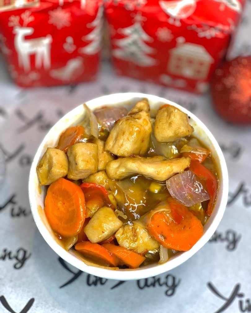 YinYang_express's tweet image. It may be cold outside on the 6th day of Christmas, but our Chicken in Chilli Sauce brings  more warmth to your festive shared moments.   Order now at yinyangexp.com 

 #12Daysof ChristmasTreats #FestiveFlavors