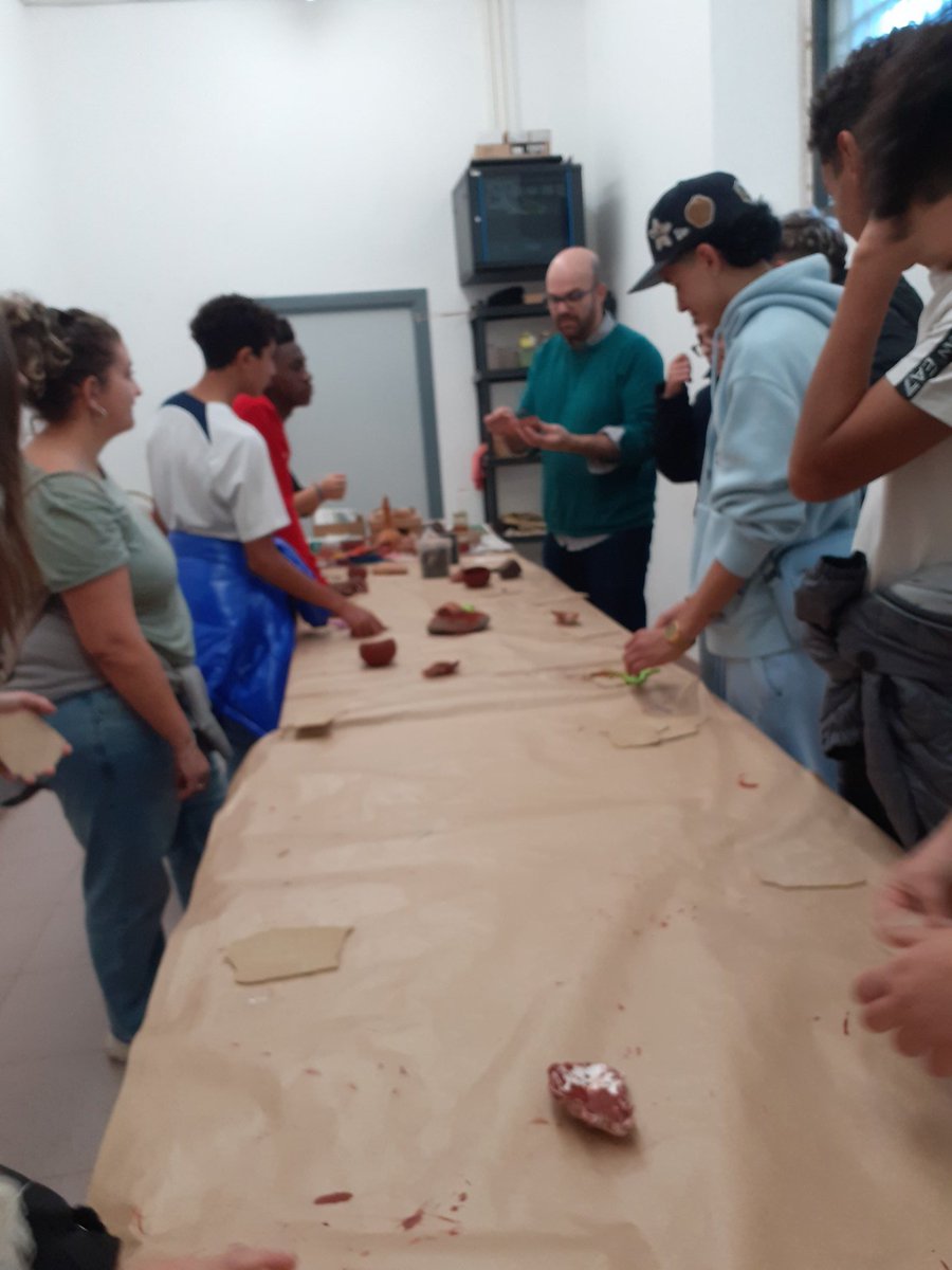 UECPNOLLEIDA's tweet photo. Avui hem realitzat una sortida escolar amb els alumnes de la UEC al CIAR de Montblanc on hem après molt i hem pintat com ho feien els prehistòrics. Ha estat una jornada molt interessant! #alauecfemcoses #artrupestre @educaciocat @assocprosec https://t.co/AEyxQx9RpZ